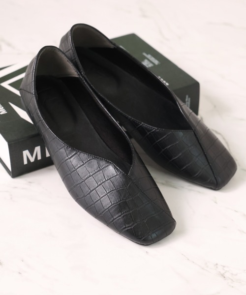 VIVIAN（ヴィヴィアン）の「ましゅまろクッション かかとを踏める スクエアトゥ切り替えデザインバブーシュ（パンプス・レディース・ブラック/アイボリー/グレー系その他7/ゼブラ/グリーン/ダークブラウン/イエロー/シルバー/D/ゴールド/E/プラチナム/ブラック系その他3/グレー系その他6/シルバー×キュービック/ゴールド系その他/ピンク/ゴールド系その他2/ナチュラル/クリアブラック/ベージュ系その他7/レオパード/ダークラベンダー・LL/S/M/L/XL/SS）」の22枚目の写真