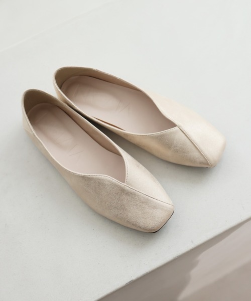 VIVIAN(ヴィヴィアン)の「ましゅまろクッション かかとを踏める スクエアトゥ切り替えデザインバブーシュ(パンプス・レディース・ブラック/アイボリー/グレー系その他7/ゼブラ/グリーン/ダークブラウン/イエロー/シルバー/D/ゴールド/E/プラチナム/ブラック系その他3/グレー系その他6/シルバー×キュービック/ゴールド系その他/ピンク/ゴールド系その他2/ナチュラル/クリアブラック/ベージュ系その他7/レオパード/ダークラベンダー/その他3・LL/S/M/L/XL/SS)」の17枚目の写真