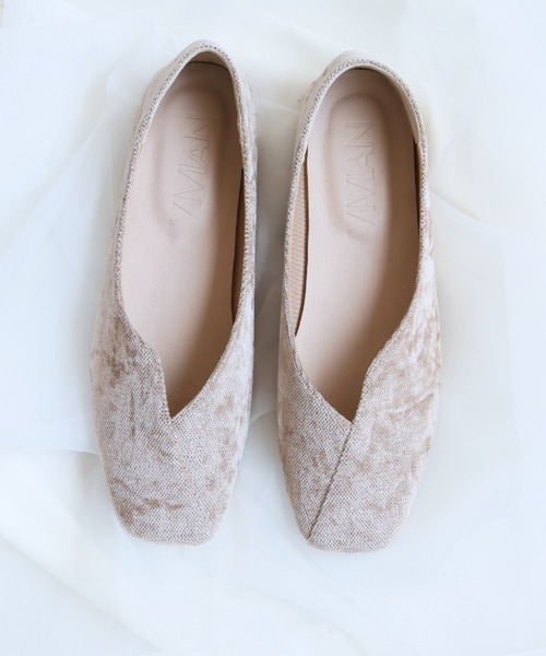 VIVIAN(ヴィヴィアン)の「ましゅまろクッション かかとを踏める スクエアトゥ切り替えデザインバブーシュ(パンプス・レディース・ブラック/アイボリー/グレー系その他7/ゼブラ/グリーン/ダークブラウン/イエロー/シルバー/D/ゴールド/E/プラチナム/ブラック系その他3/グレー系その他6/シルバー×キュービック/ゴールド系その他/ピンク/ゴールド系その他2/ナチュラル/クリアブラック/ベージュ系その他7/レオパード/ダークラベンダー/その他3・LL/S/M/L/XL/SS)」の9枚目の写真