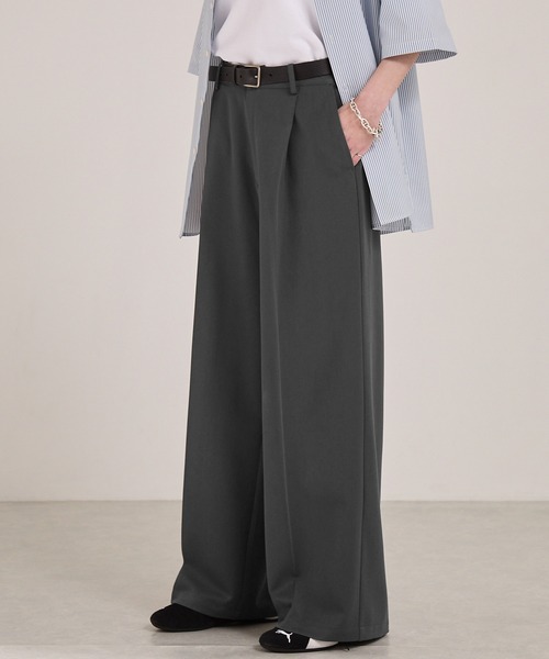 EMMA CLOTHES（エマクローズ）の「TRストレッチスーツ地 ストレート 1タック センタープレス ワイドパンツ/スラックス（スラックス・メンズ・ブラック/イエロー/アイボリー/ブルー系その他/ピンク系その他/グリーン系その他/ブルー系その他2/グリーン系その他2/ミックスグレー/ブラウン系その他/マスタード/ベージュ系2/カーキ/ライトブルーグレー/ブラウン系/ダークグレー/グレー系/ブラック系/ブラウン系2/ダークブラウン/グレー系2/ネイビー系/ブラウン系3/グレー系3/ブラウン系4/ネイビー系2/グレイッシュブルー・S/M/L）」の21枚目の写真