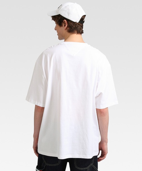 tommy jeans（トミー ジーンズ）の「ロゴバッジTシャツ（Tシャツ/カットソー・メンズ・ホワイト/ネイビー/グレー/レッド・SMALL/MEDIUM/LARGE/X-LARGE/XX-LARGE）」の8枚目の写真