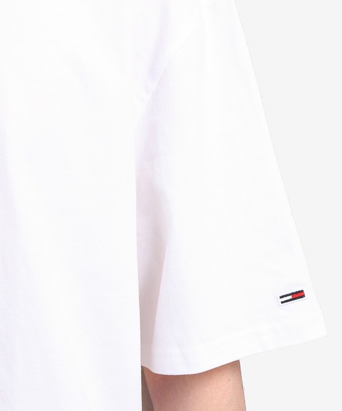 tommy jeans（トミー ジーンズ）の「ロゴバッジTシャツ（Tシャツ/カットソー・メンズ・ホワイト/ネイビー/グレー/レッド・SMALL/MEDIUM/LARGE/X-LARGE/XX-LARGE）」の5枚目の写真