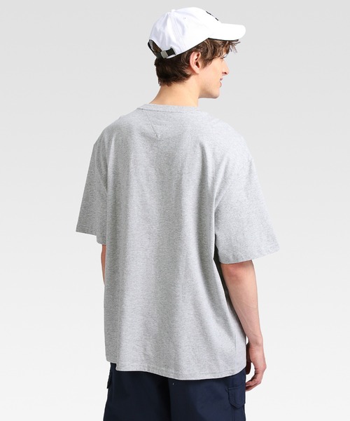 tommy jeans（トミー ジーンズ）の「ロゴバッジTシャツ（Tシャツ/カットソー・メンズ・ホワイト/ネイビー/グレー/レッド・SMALL/MEDIUM/LARGE/X-LARGE/XX-LARGE）」の9枚目の写真