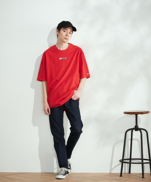 tommy jeans（トミー ジーンズ）の「ロゴバッジTシャツ（Tシャツ/カットソー・メンズ・ホワイト/ネイビー/グレー/レッド・SMALL/MEDIUM/LARGE/X-LARGE/XX-LARGE）」の15枚目の写真