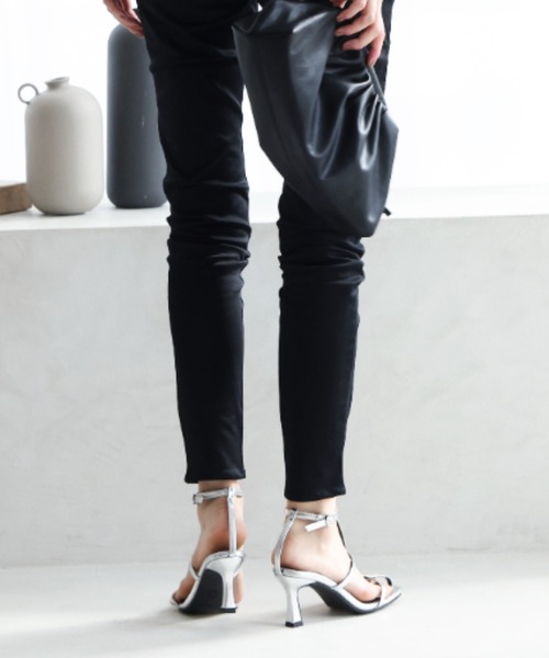 VIVIAN（ヴィヴィアン）の「スクエアトゥ華奢Ｔストラップサンダル（サンダル・レディース・ブラック/グリーン/アイボリー/キャメル/オリーブ×ブラック/ブルー/シルバー・LL/S/M/L）」の14枚目の写真