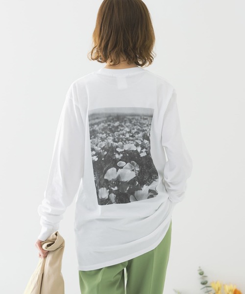 URBAN RESEARCH ROSSO WOMEN（アーバンリサーチ　ロッソ）の「BACK PHOTO LONG-SLEEVE T-SHIRTS（Tシャツ/カットソー・レディース・ホワイト・MEDIUM）」の2枚目の写真