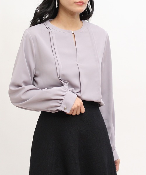 TRUDEA（トルディア）の「金具使いスキッパーブラウス（シャツ/ブラウス・レディース・ホワイト/イエロー/ライトグレー/ネイビー/サックスブルー・MEDIUM/LARGE）」の4枚目の写真