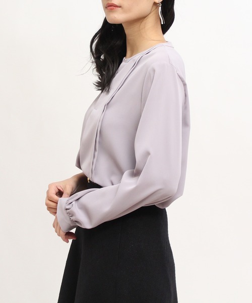 TRUDEA（トルディア）の「金具使いスキッパーブラウス（シャツ/ブラウス・レディース・ホワイト/イエロー/ライトグレー/ネイビー/サックスブルー・MEDIUM/LARGE）」の12枚目の写真