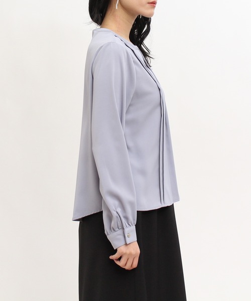 TRUDEA（トルディア）の「金具使いスキッパーブラウス（シャツ/ブラウス・レディース・ホワイト/イエロー/ライトグレー/ネイビー/サックスブルー・MEDIUM/LARGE）」の21枚目の写真