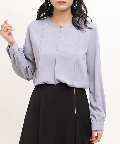 TRUDEA（トルディア）の「金具使いスキッパーブラウス（シャツ/ブラウス・レディース・ホワイト/イエロー/ライトグレー/ネイビー/サックスブルー・MEDIUM/LARGE）」の17枚目の写真