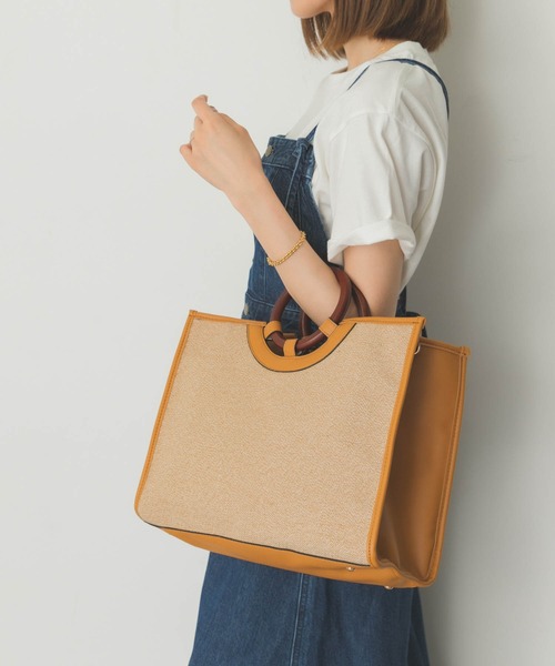 RODE SKO(ロデスコ)の「ウッドハンドルスクエアトートバッグ(トートバッグ・レディース・ブラウン/グレー系その他/マスタード・ONE)」の3枚目の写真