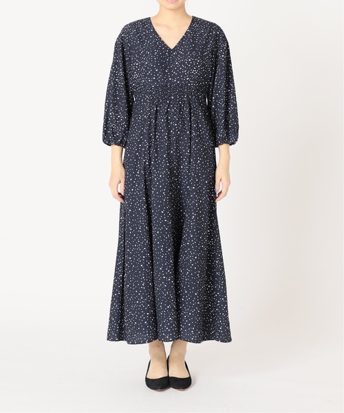 La TOTALITE（ラトータリテ）の「ランダムドット Vネックフレアーワンピース（ワンピース・レディース・ナチュラル/ネイビー・36/38）」の17枚目の写真