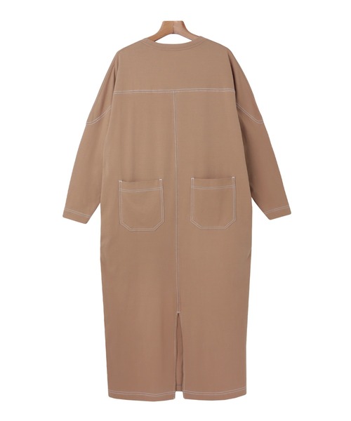 andme(アンドミー)の「配色ステッチオーバーサイズ長袖Tシャツワンピース(ワンピース・レディース・チャコールグレー/ブラック/グリーン/グレイッシュベージュ/パープル/ネイビー/ブラウン/カーキ/ブルー・M/L)」の17枚目の写真