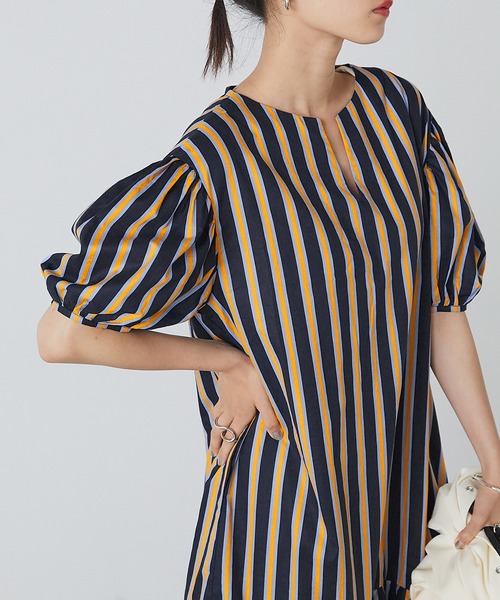 forksy.（フォルクシー）の「【forksy.】マルチストライプボリュームスリーブ裾ギャザー切り替えカフタンワンピース（ワンピース・レディース・ネイビー/オレンジ・FREE）」の5枚目の写真