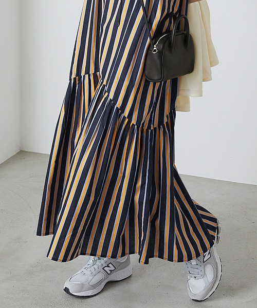 forksy.（フォルクシー）の「【forksy.】マルチストライプボリュームスリーブ裾ギャザー切り替えカフタンワンピース（ワンピース・レディース・ネイビー/オレンジ・FREE）」の6枚目の写真