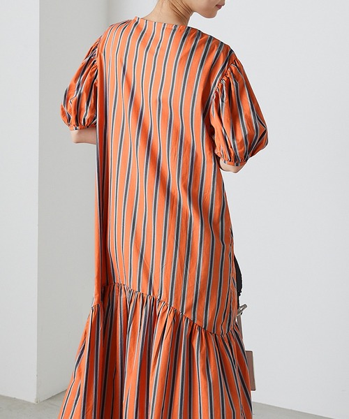 forksy.（フォルクシー）の「【forksy.】マルチストライプボリュームスリーブ裾ギャザー切り替えカフタンワンピース（ワンピース・レディース・ネイビー/オレンジ・FREE）」の17枚目の写真