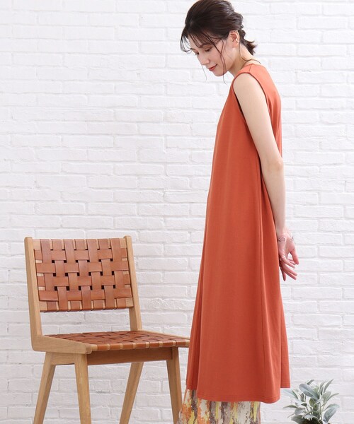 SHOO・LA・RUE(シューラルー)の「◆【洗える/接触冷感/SHOO ICE】ノースリーブワンピース(ワンピース・レディース・ブラック/チャコールグレー/ダークオレンジ・00)」の5枚目の写真
