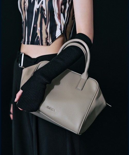 EMODA（エモダ）の「EMODA/エモダ　シボ/スムース切替２WAYボストン（ボストンバッグ・レディース・ベージュ系その他/ブラック・FREE）」の4枚目の写真