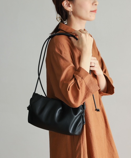 URBAN RESEARCH DOORS(アーバンリサーチドアーズ)の「ラバーストリングショルダーバッグ(ショルダーバッグ・レディース・ブラック/ベージュ・ONE)」の4枚目の写真