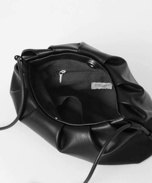 URBAN RESEARCH DOORS(アーバンリサーチドアーズ)の「ラバーストリングショルダーバッグ(ショルダーバッグ・レディース・ブラック/ベージュ・ONE)」の11枚目の写真