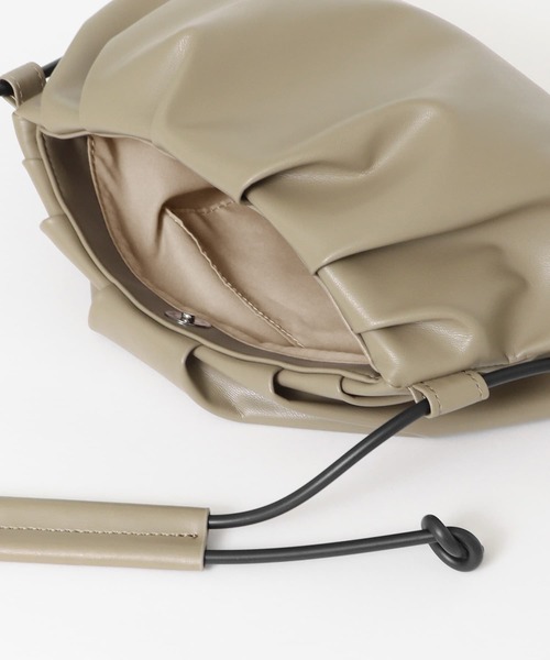 URBAN RESEARCH DOORS(アーバンリサーチドアーズ)の「ラバーストリングショルダーバッグ(ショルダーバッグ・レディース・ブラック/ベージュ・ONE)」の12枚目の写真