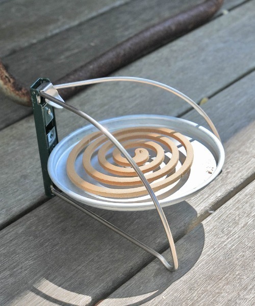 DULTON（ダルトン）の「MOSQUITO COIL HOLDER/モスキート コイル ホルダー（アウトドアグッズ・メンズ・ダークグリーン/レッド/シルバー/イエロー/アイボリー・FREE）」の2枚目の写真