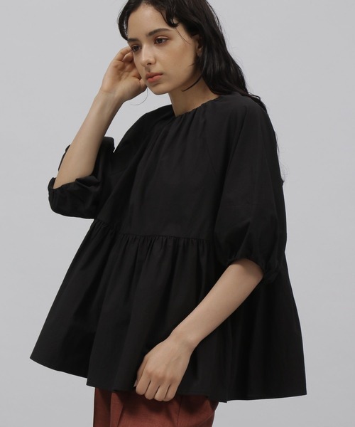 LAKOLE（ラコレ）の「パフスリーブペプラムブラウス / 353118（シャツ/ブラウス・レディース・ブラック/オフホワイト/ライトベージュ・SMALL/MEDIUM）」の3枚目の写真