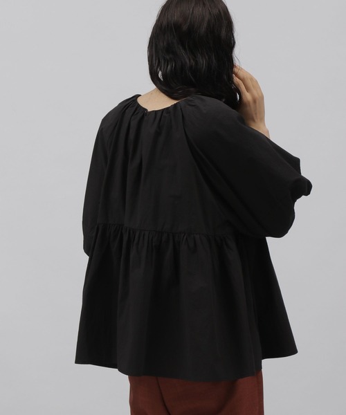 LAKOLE（ラコレ）の「パフスリーブペプラムブラウス / 353118（シャツ/ブラウス・レディース・ブラック/オフホワイト/ライトベージュ・SMALL/MEDIUM）」の13枚目の写真