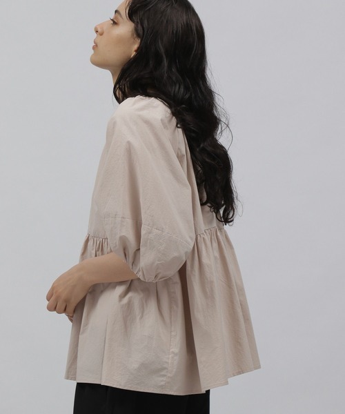 LAKOLE（ラコレ）の「パフスリーブペプラムブラウス / 353118（シャツ/ブラウス・レディース・ブラック/オフホワイト/ライトベージュ・SMALL/MEDIUM）」の10枚目の写真