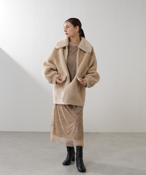 Lui's（ルイス）の「フェイクボアオーバージャケット（ブルゾン・レディース・キャメル/ライトグレー・FREE）」の9枚目の写真