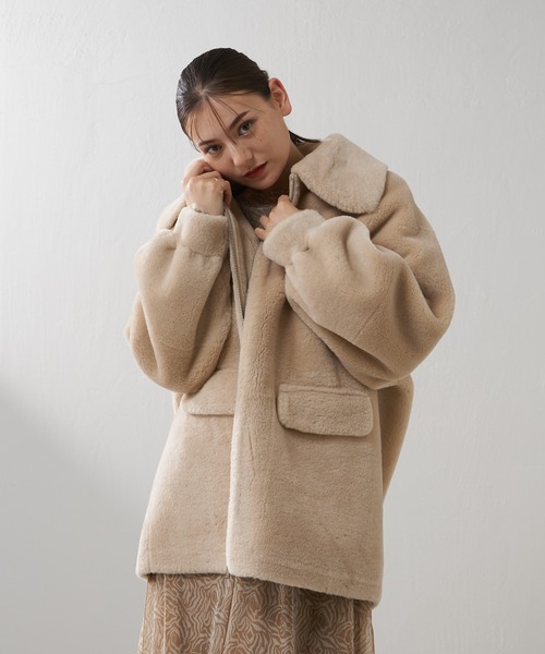 Lui's（ルイス）の「フェイクボアオーバージャケット（ブルゾン・レディース・キャメル/ライトグレー・FREE）」の15枚目の写真