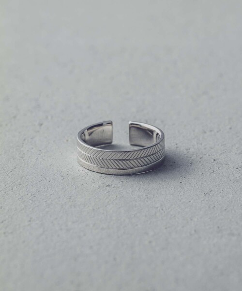and cloud(アンドクラウド)の「Crow feather Ring(リング・レディース・シルバー/ブラック・#17/#11)」の10枚目の写真