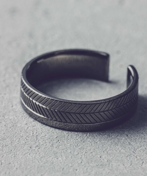 and cloud(アンドクラウド)の「Crow feather Ring(リング・レディース・シルバー/ブラック・#17/#11)」の7枚目の写真