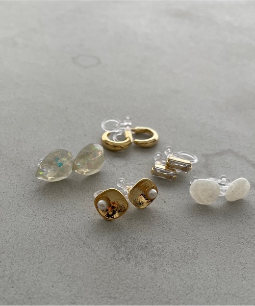 LOWRYS FARM（ローリーズファーム）の「５ＳＥＴ樹脂ノンホールイヤリング　182189（イヤリング・レディース・シルバー/ゴールド/ゴールド系その他・FREE）」の3枚目の写真