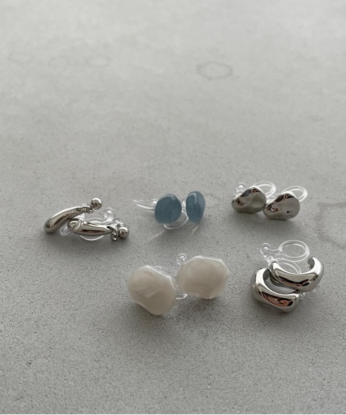 LOWRYS FARM（ローリーズファーム）の「５ＳＥＴ樹脂ノンホールイヤリング　182189（イヤリング・レディース・シルバー/ゴールド/ゴールド系その他・FREE）」の2枚目の写真