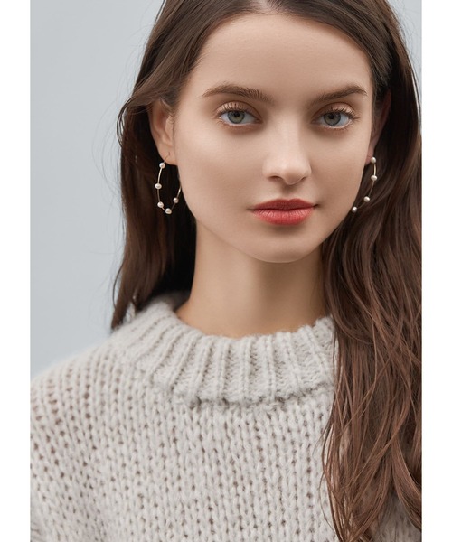 STYLE DELI（スタイルデリ）の「点在プチ淡水パールフープピアス（ピアス（両耳用）・レディース・ゴールド・FREE）」の4枚目の写真