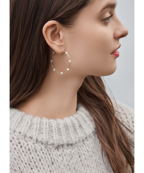 STYLE DELI（スタイルデリ）の「点在プチ淡水パールフープピアス（ピアス（両耳用）・レディース・ゴールド・FREE）」の7枚目の写真