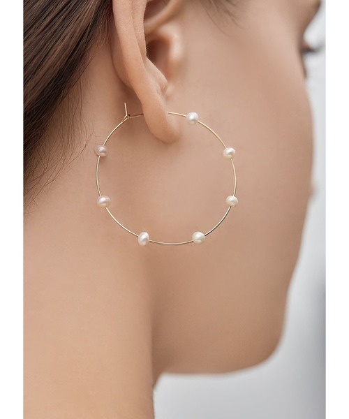 STYLE DELI（スタイルデリ）の「点在プチ淡水パールフープピアス（ピアス（両耳用）・レディース・ゴールド・FREE）」の6枚目の写真