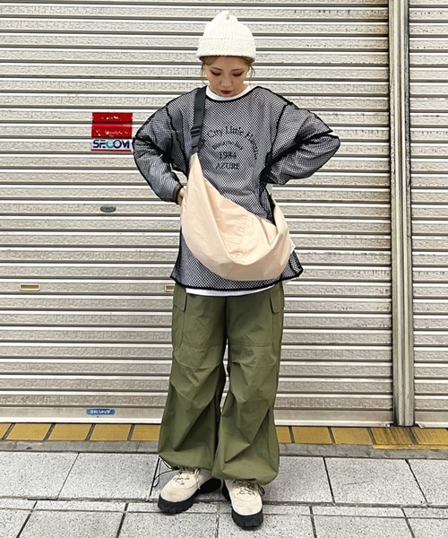 SPINNS（スピンズ）の「ハートバックプリント ロングスリーブTシャツ（Tシャツ/カットソー・レディース・オフホワイト/ブラック/オートミール/ピンク・ONESIZE）」の20枚目の写真