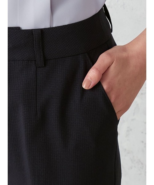 Perfect Suit FActory（パーフェクトスーツファクトリー）の「ミニチェックスーツ　テーパードパンツ　グレー/ネイビー（スーツパンツ・レディース・グレー/ネイビー・11号/13号）」の12枚目の写真