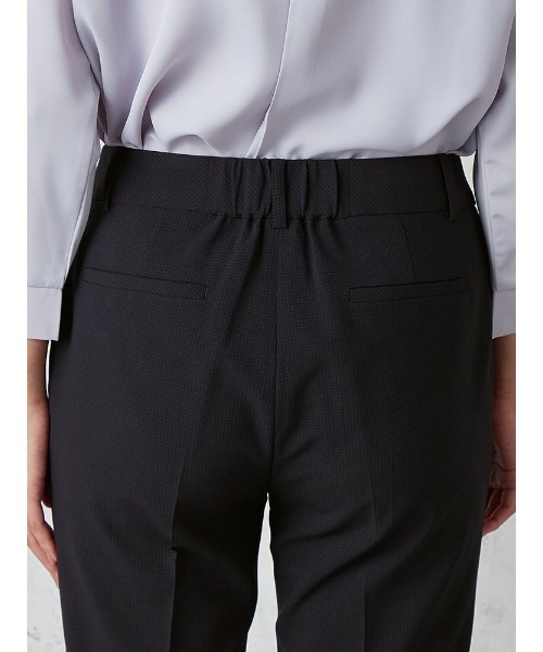 Perfect Suit FActory（パーフェクトスーツファクトリー）の「ミニチェックスーツ　テーパードパンツ　グレー/ネイビー（スーツパンツ・レディース・グレー/ネイビー・11号/13号）」の14枚目の写真