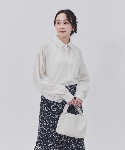 HONEYSUCKLE ROSE(ハニーサックルローズ)の「【HONEYSUCKLE ROSE】ボリュームスリーブシャツ(シャツ/ブラウス・レディース・オフホワイト/パープル/ライトグレー/ネイビー・L/M)」の2枚目の写真