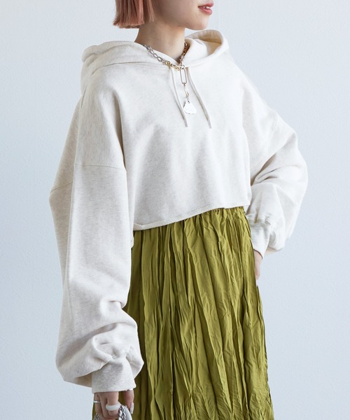 w closet(ダブルクローゼット)の「クロップドフーディプルオーバー(パーカー・レディース・グレー/サックスブルー/オートミール・FREE)」の3枚目の写真