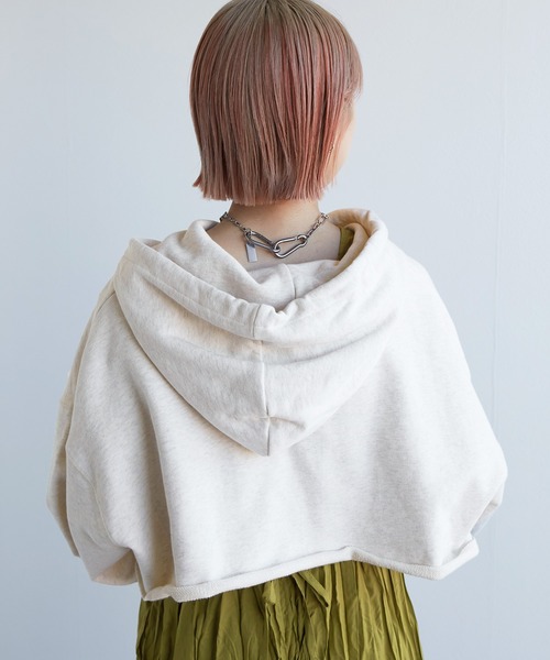 w closet(ダブルクローゼット)の「クロップドフーディプルオーバー(パーカー・レディース・グレー/サックスブルー/オートミール・FREE)」の6枚目の写真