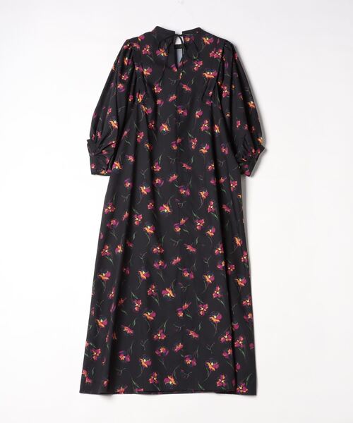 Te chichi（テチチ）の「【貴島明日香コラボ】フラワープリントボリュームスリーブワンピース（ZOZO限定アイテム）（ワンピース・レディース・オフホワイト/ブラック/グリーン・ﾌﾘ-）」の4枚目の写真