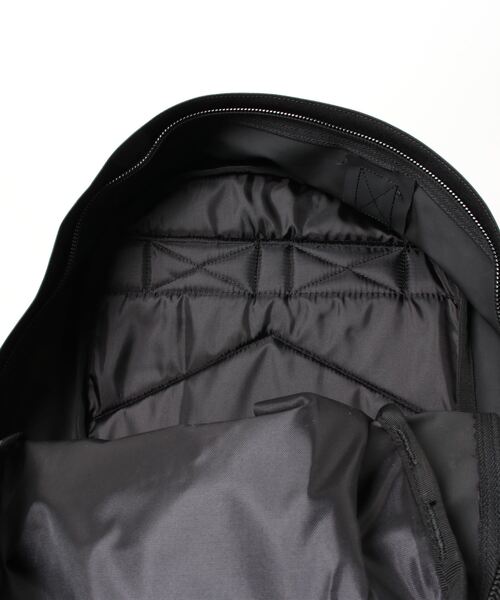 Carhartt WIP(カーハートダブリューアイピー)の「【Carhartt WIP / カーハートダブリューアイピー】KICKFLIP BACKPACK(バックパック/リュック・メンズ・ライトブラウン/ブラック/ダークブラウン/ブルー系その他・FREE)」の6枚目の写真
