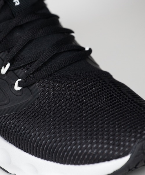 UNDER ARMOUR(アンダーアーマー)の「UAチャージド バンテージ2 ワイド(ランニング/メンズ)(スニーカー・メンズ・ブラック・25.5cm/26.0cm/25.0cm/27.5cm/30.0cm/28.5cm/26.5cm/28.0cm/27.0cm/29.0cm)」の3枚目の写真