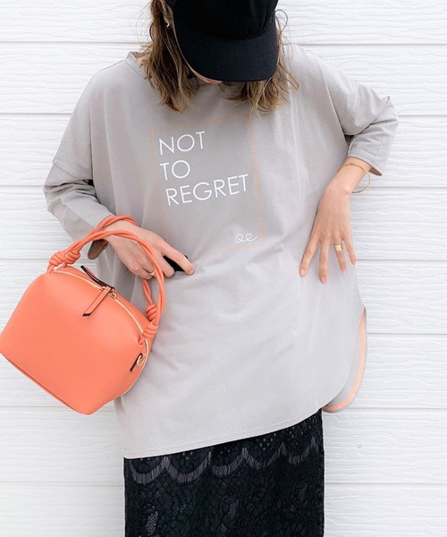 Q（キュー）の「ロゴ7分袖T（Tシャツ/カットソー・レディース・グレイッシュベージュ/ブラック・MEDIUM）」の2枚目の写真