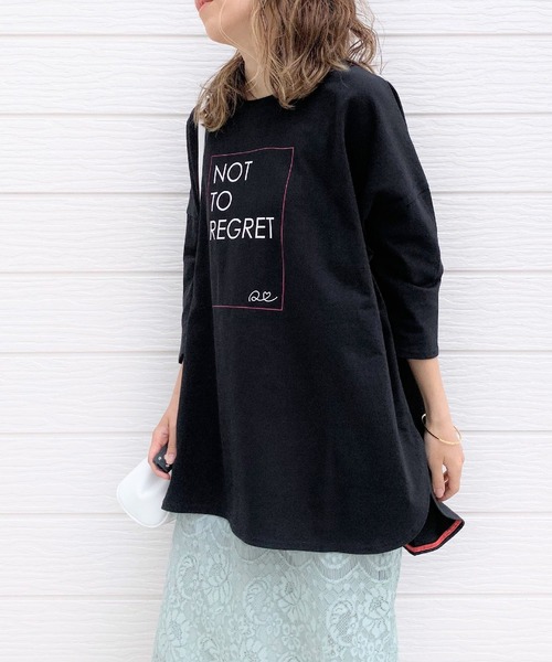 Q（キュー）の「ロゴ7分袖T（Tシャツ/カットソー・レディース・グレイッシュベージュ/ブラック・MEDIUM）」の3枚目の写真