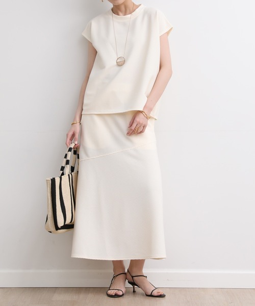 INED CLARO（イネドクラロ）の「【ZOZO限定】ラクに最旬コーデが完成！リップルセットアップ《2点セット》《ウオッシャブル》（アンサンブル・レディース・ブラック/アイボリー/カーキ・フリー）」の2枚目の写真